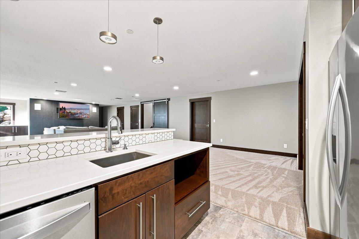 2013 single family home for sale at 1890 Ridgewood Drive NW in Alexandria, MN — 5 bed, 4 bath (photo 38 of 61)