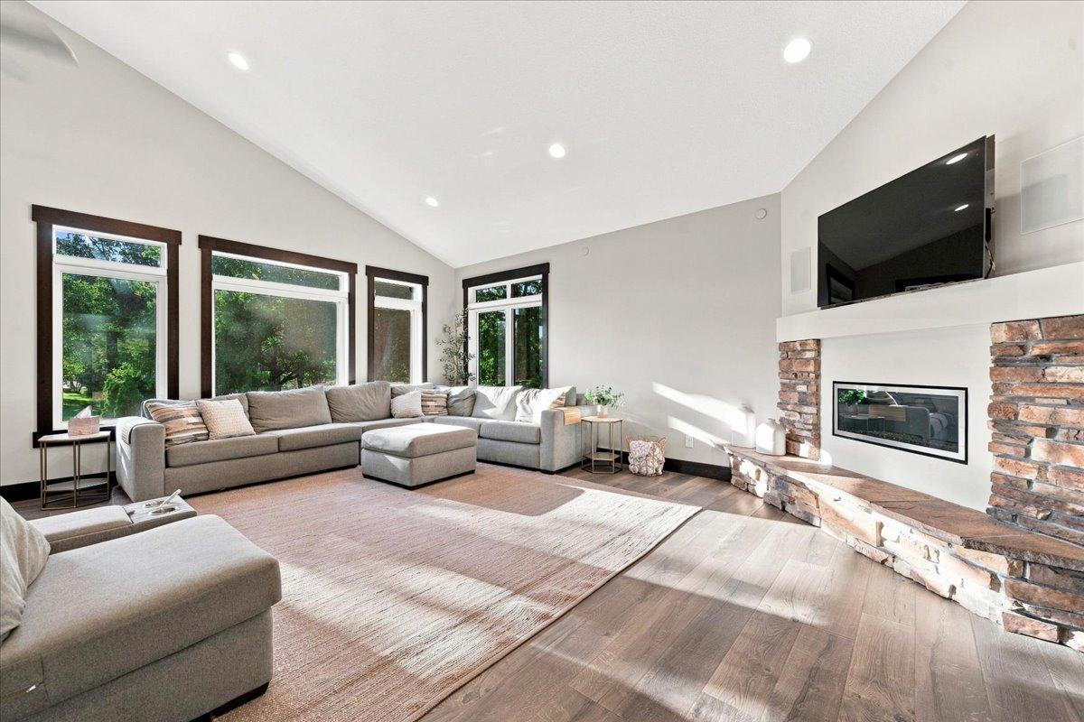 2013 single family home for sale at 1890 Ridgewood Drive NW in Alexandria, MN — 5 bed, 4 bath (photo 7 of 61)