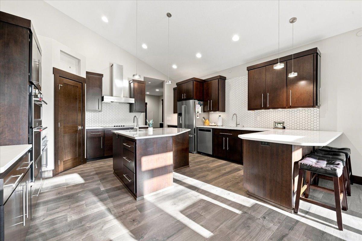 2013 single family home for sale at 1890 Ridgewood Drive NW in Alexandria, MN — 5 bed, 4 bath (photo 10 of 61)