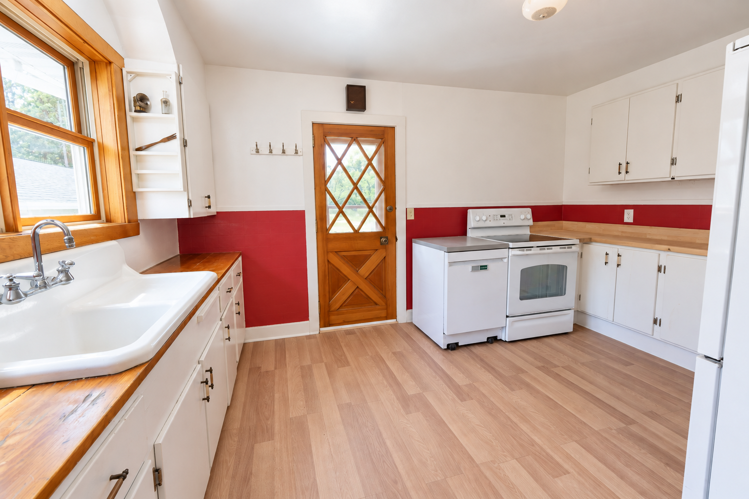1936 single family home for sale at 640 Superior Avenue in Crosby, MN — 3 bed, 1 bath (photo 6 of 22)