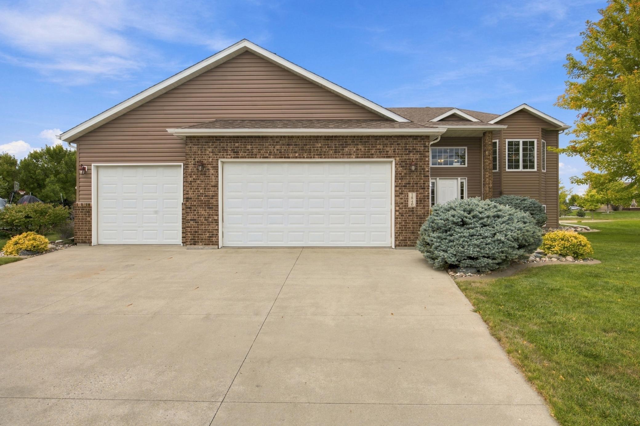 1840 35th Street Circle S, Moorhead, MN