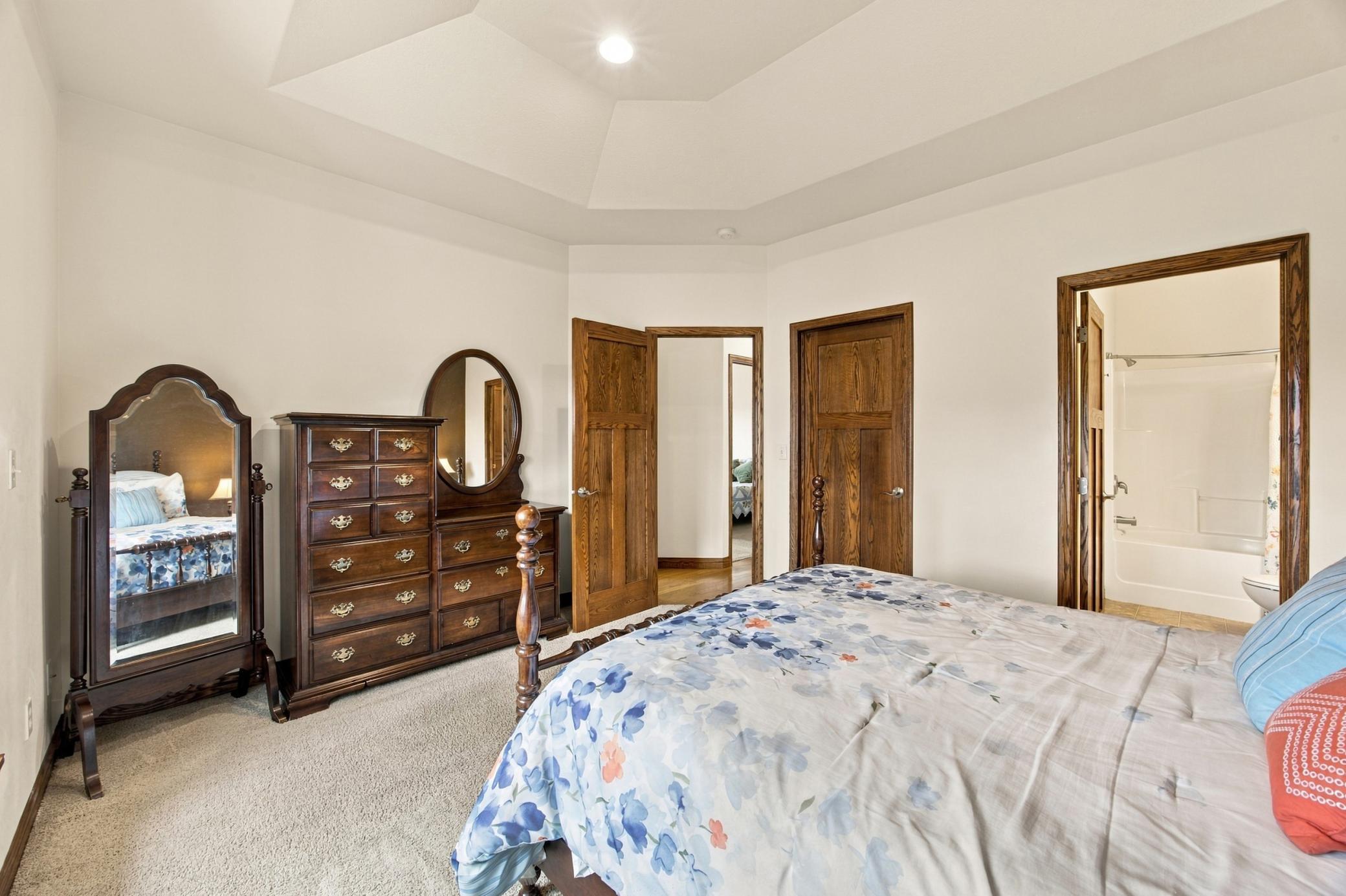 2006 single family home for sale at 1840 35th Street Circle S in Moorhead, MN — 5 bed, 3 bath (photo 14 of 28)