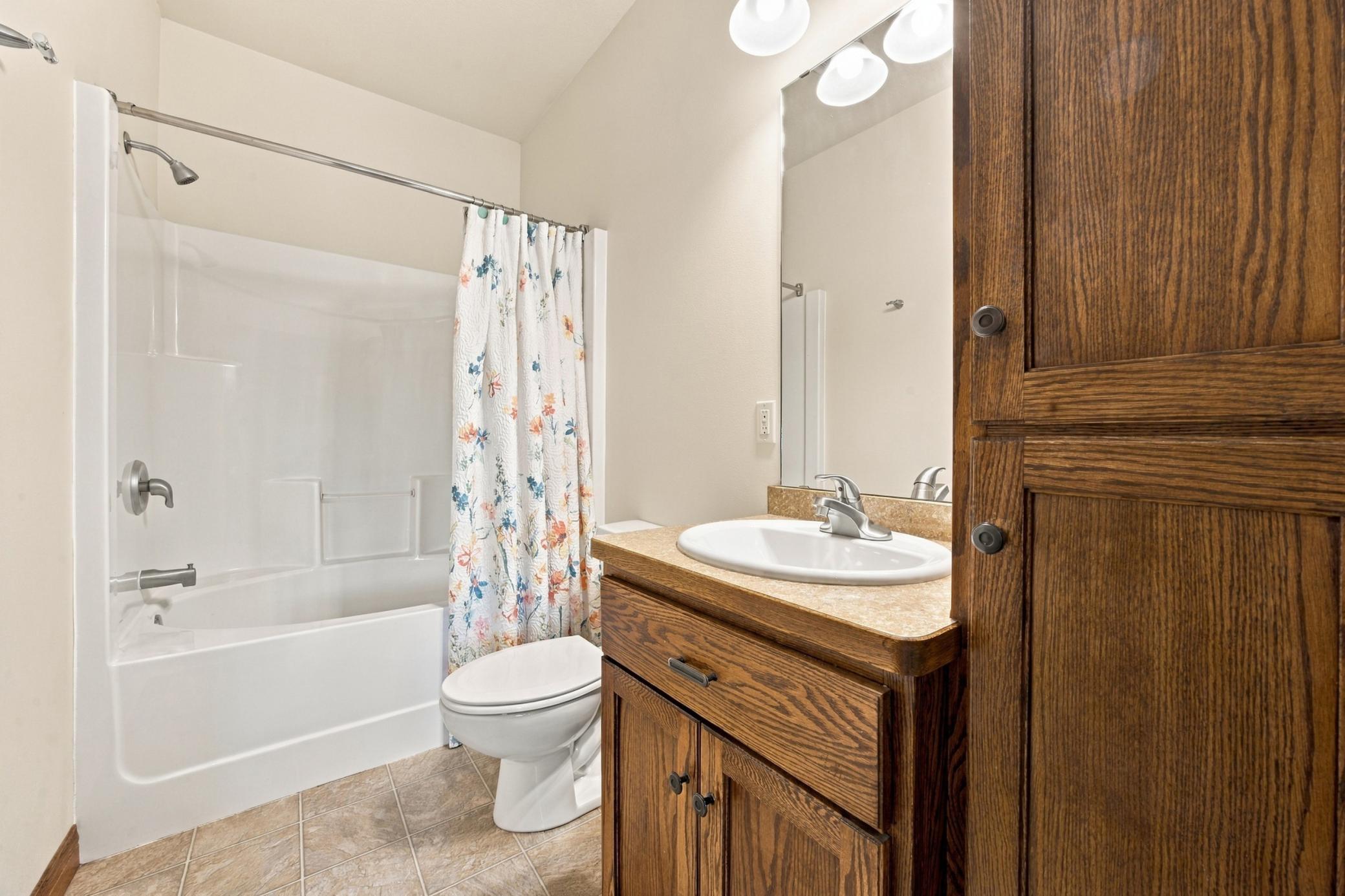 2006 single family home for sale at 1840 35th Street Circle S in Moorhead, MN — 5 bed, 3 bath (photo 16 of 28)