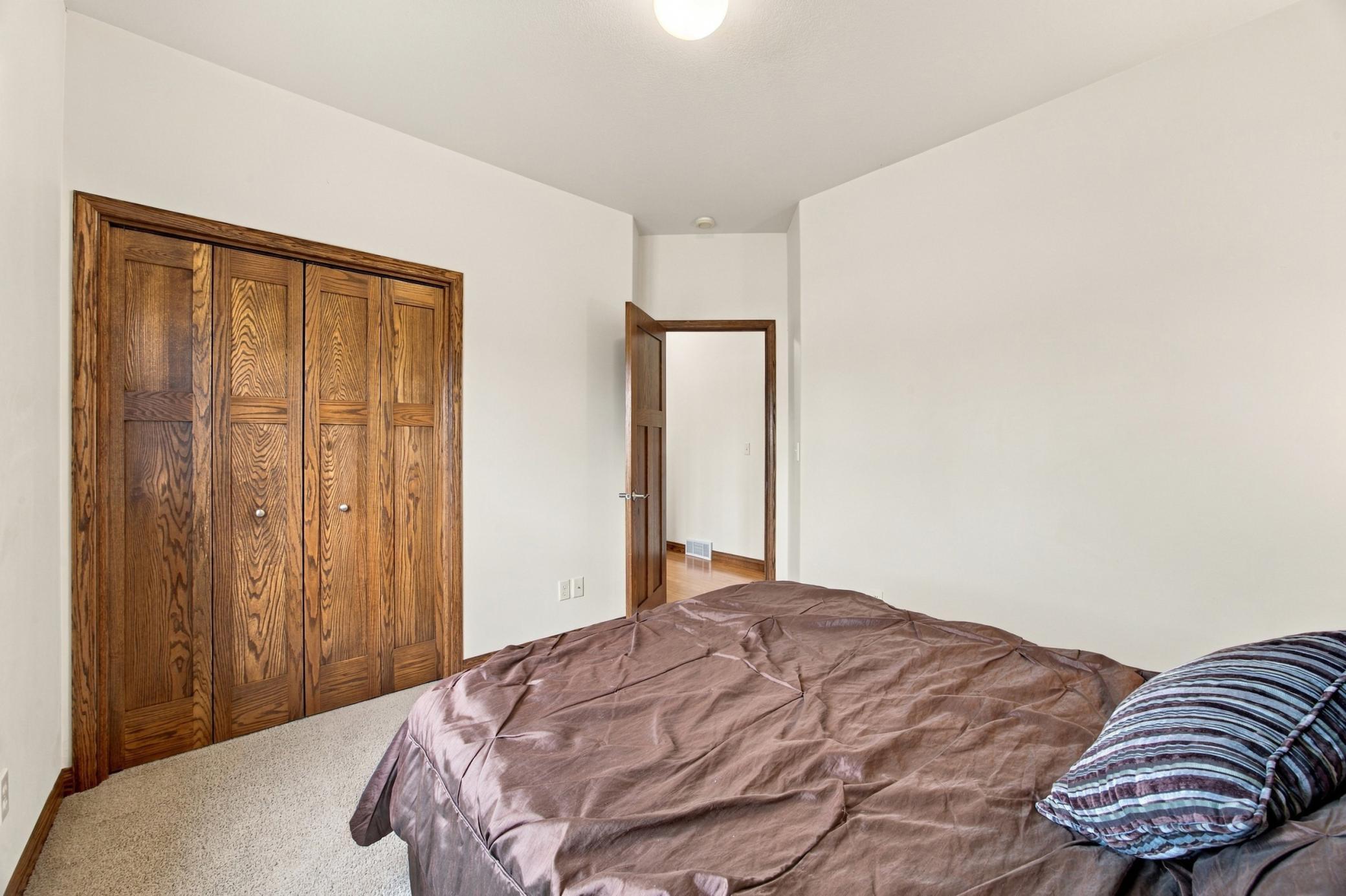 2006 single family home for sale at 1840 35th Street Circle S in Moorhead, MN — 5 bed, 3 bath (photo 17 of 28)