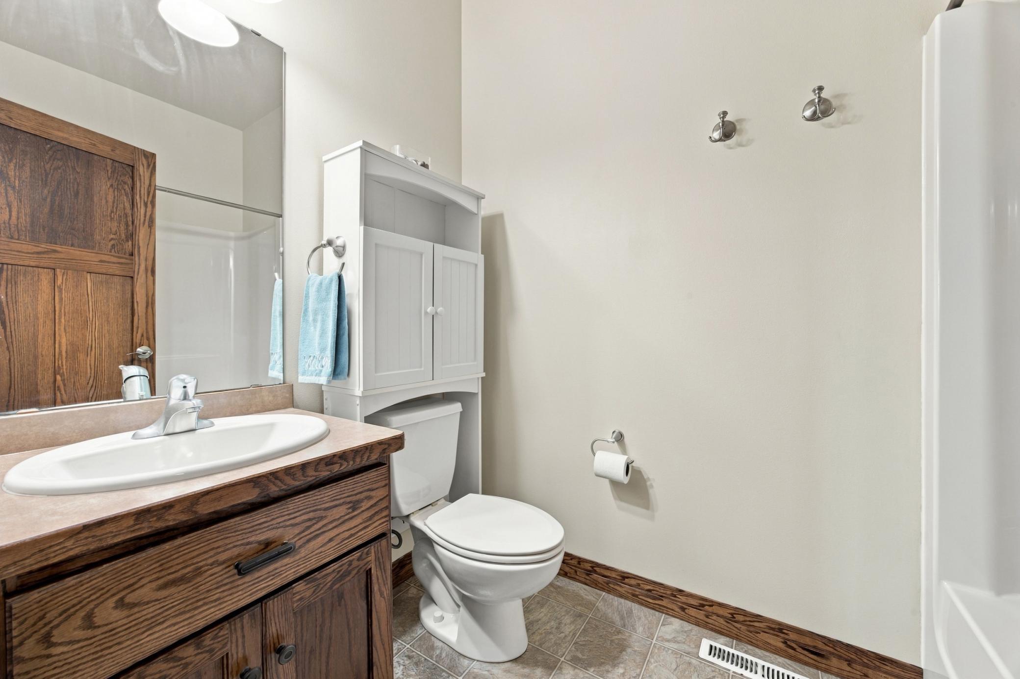 2006 single family home for sale at 1840 35th Street Circle S in Moorhead, MN — 5 bed, 3 bath (photo 19 of 28)