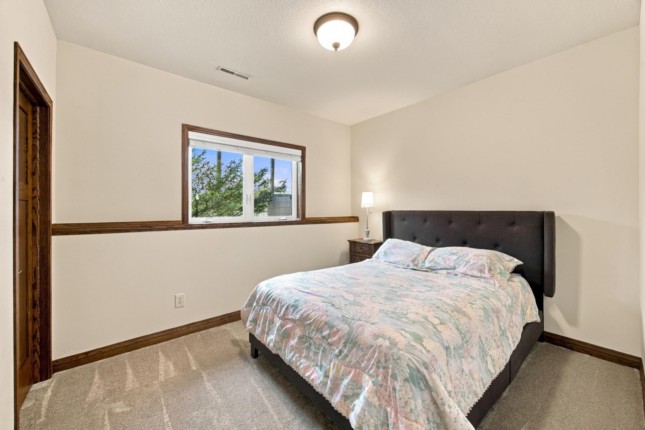 2006 single family home for sale at 1840 35th Street Circle S in Moorhead, MN — 5 bed, 3 bath (photo 22 of 28)