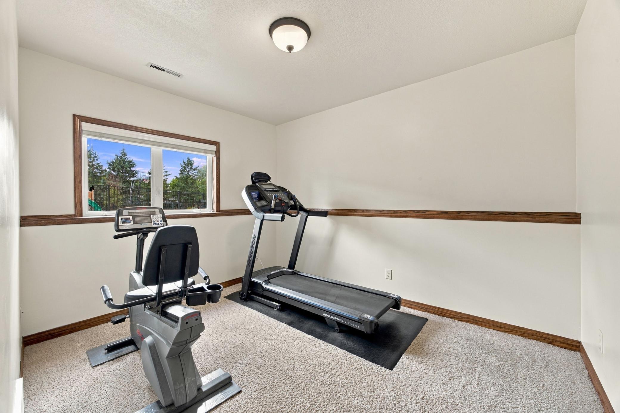 2006 single family home for sale at 1840 35th Street Circle S in Moorhead, MN — 5 bed, 3 bath (photo 23 of 28)