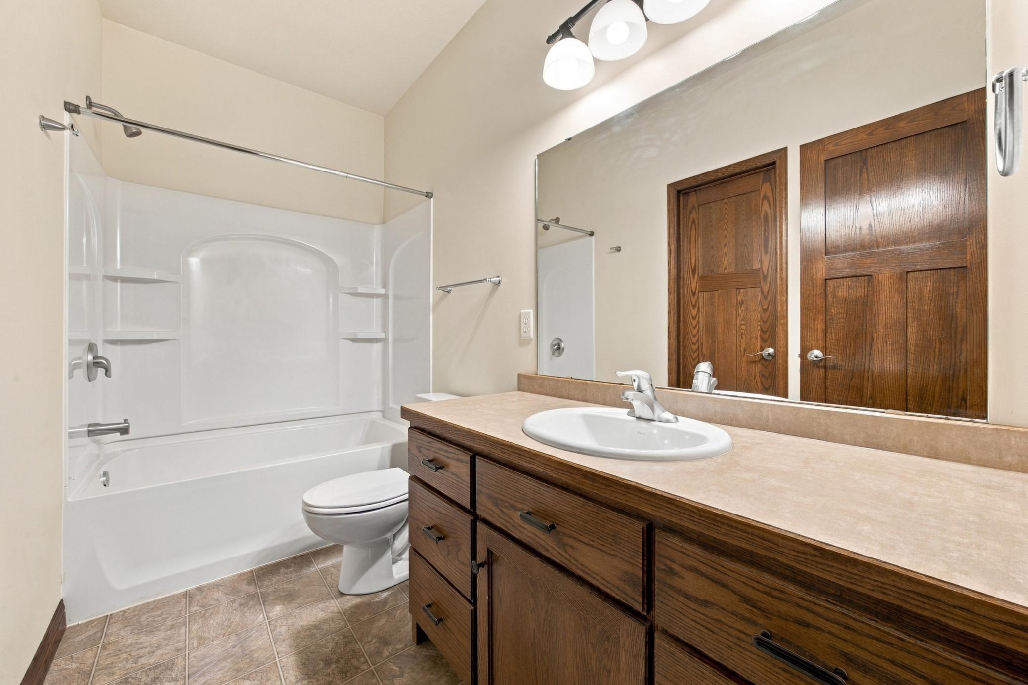 2006 single family home for sale at 1840 35th Street Circle S in Moorhead, MN — 5 bed, 3 bath (photo 24 of 28)