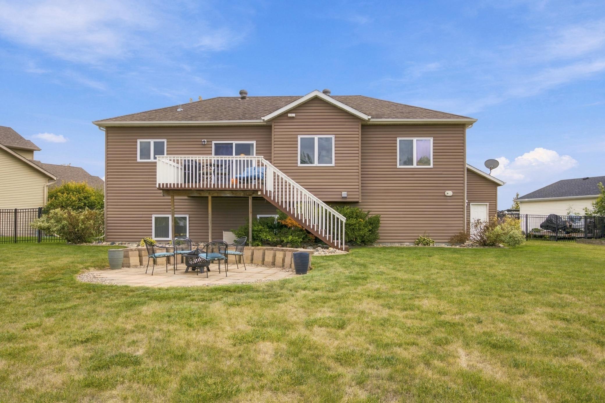 2006 single family home for sale at 1840 35th Street Circle S in Moorhead, MN — 5 bed, 3 bath (photo 26 of 28)