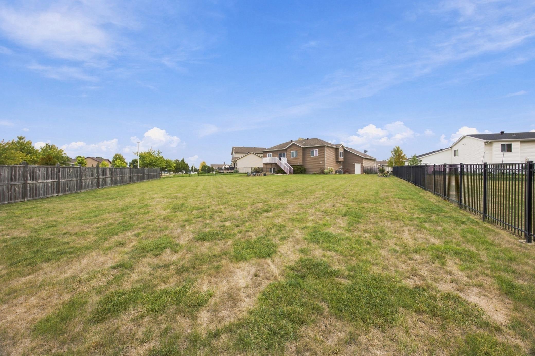 2006 single family home for sale at 1840 35th Street Circle S in Moorhead, MN — 5 bed, 3 bath (photo 28 of 28)
