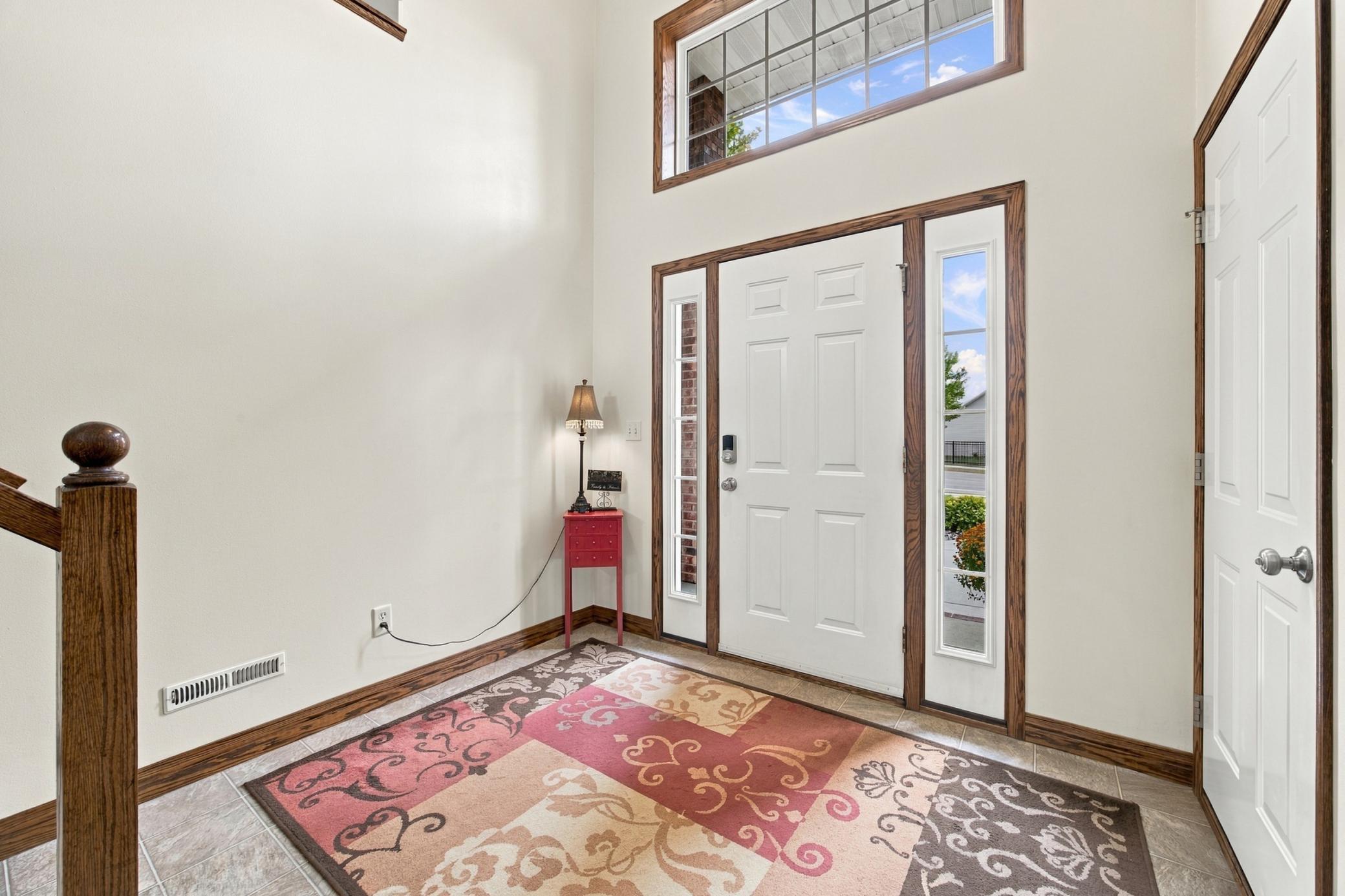 2006 single family home for sale at 1840 35th Street Circle S in Moorhead, MN — 5 bed, 3 bath (photo 4 of 28)