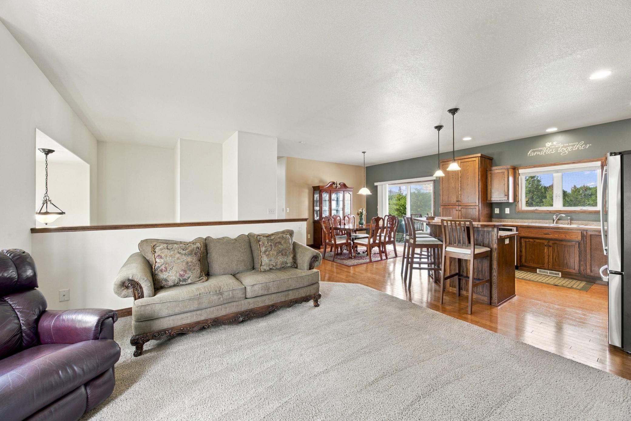 2006 single family home for sale at 1840 35th Street Circle S in Moorhead, MN — 5 bed, 3 bath (photo 6 of 28)