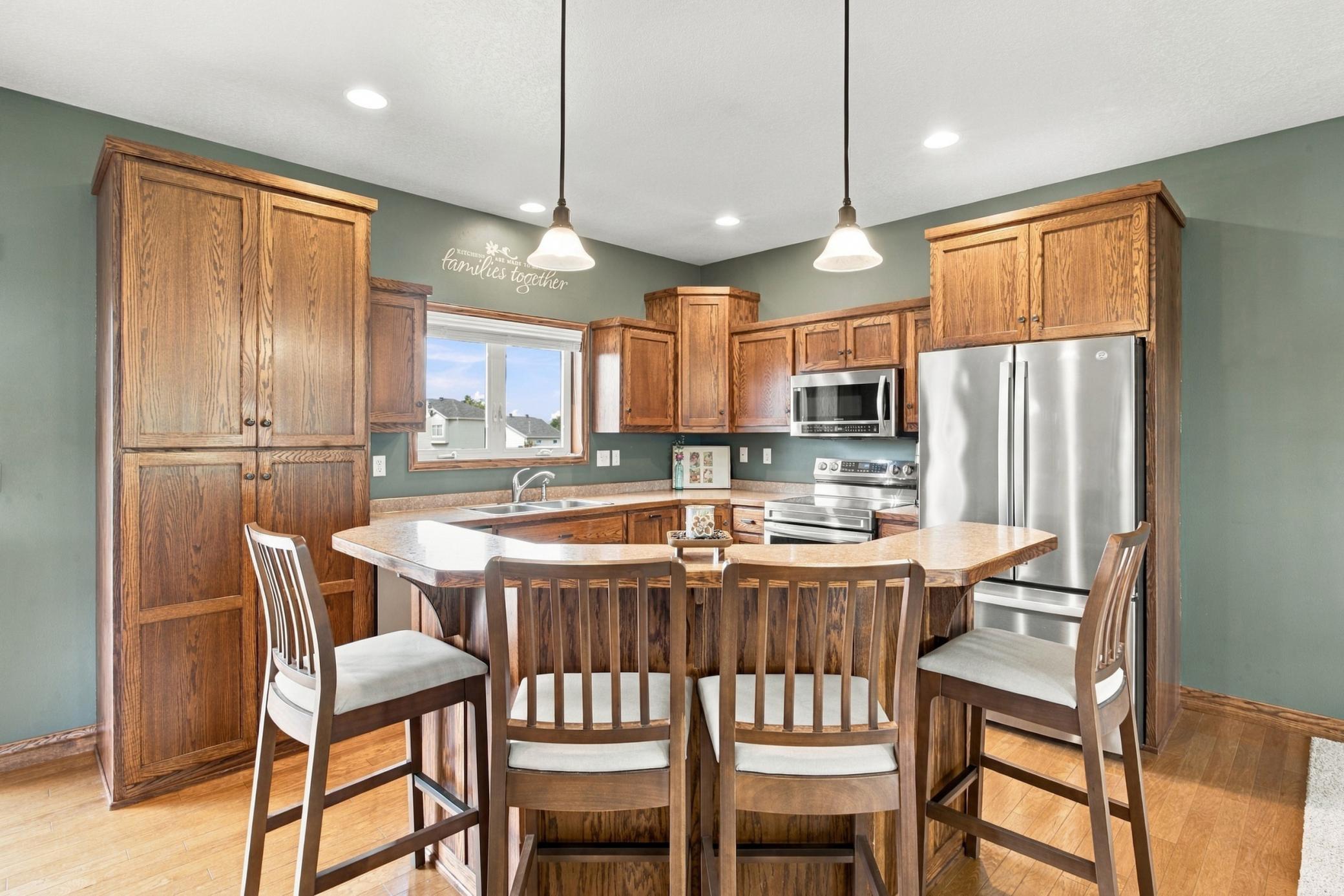 2006 single family home for sale at 1840 35th Street Circle S in Moorhead, MN — 5 bed, 3 bath (photo 7 of 28)