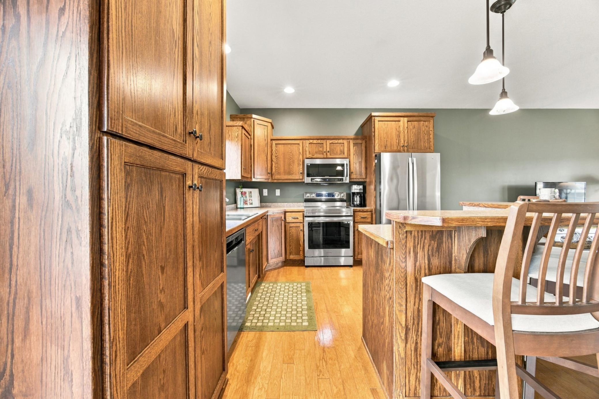 2006 single family home for sale at 1840 35th Street Circle S in Moorhead, MN — 5 bed, 3 bath (photo 8 of 28)