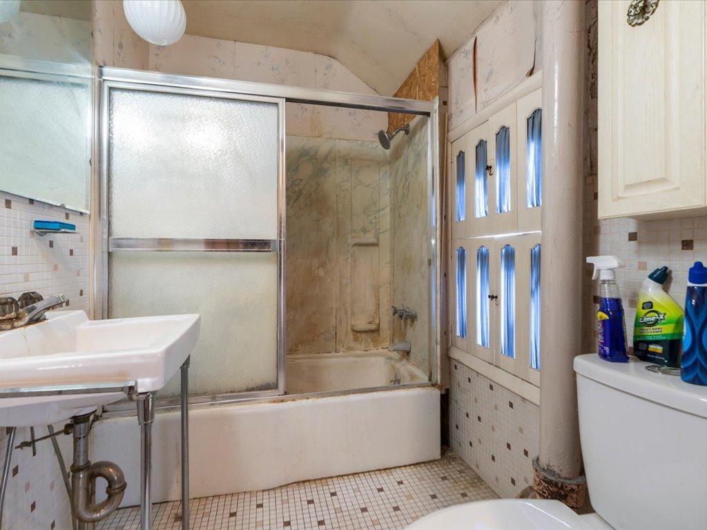 1916 single family home for sale at 824 10th Avenue NE in Brainerd, MN — 3 bed, 1 bath (photo 15 of 26)