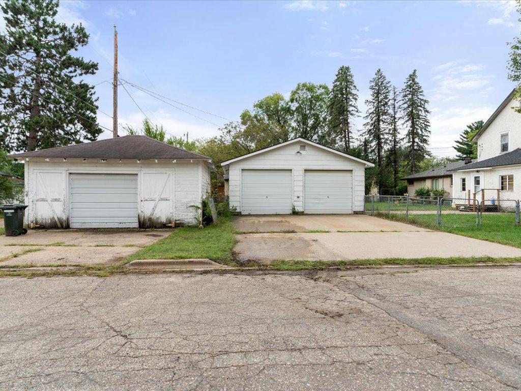 1916 single family home for sale at 824 10th Avenue NE in Brainerd, MN — 3 bed, 1 bath (photo 25 of 26)