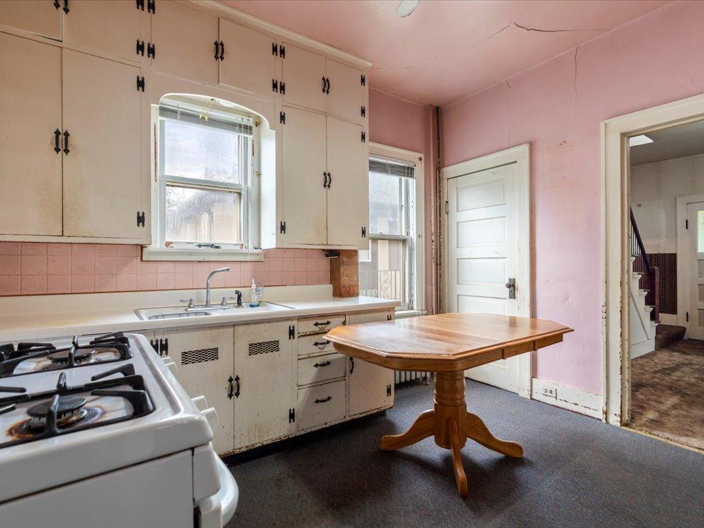 1916 single family home for sale at 824 10th Avenue NE in Brainerd, MN — 3 bed, 1 bath (photo 6 of 26)
