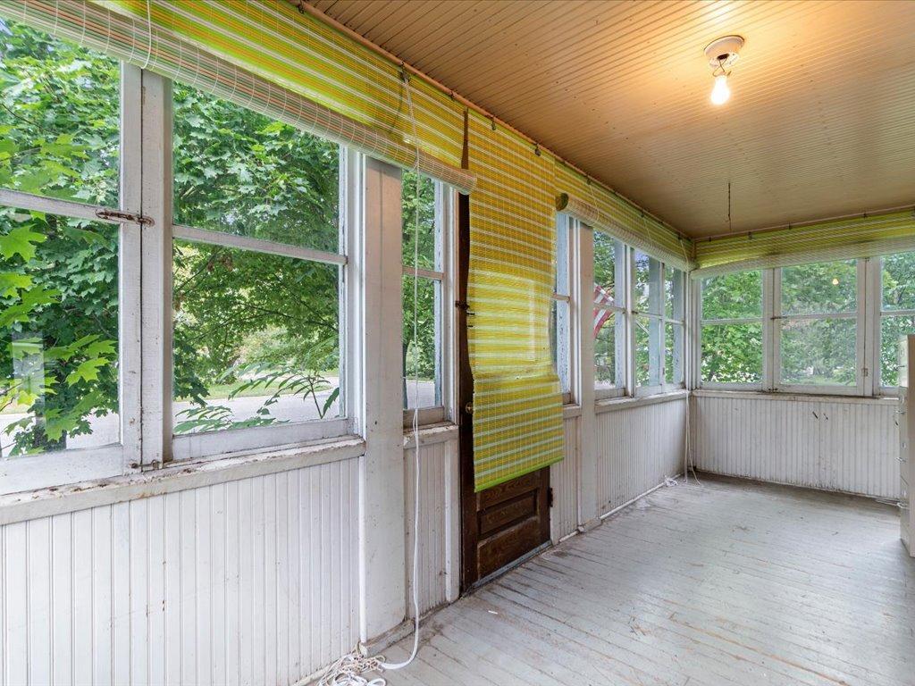 1916 single family home for sale at 824 10th Avenue NE in Brainerd, MN — 3 bed, 1 bath (photo 9 of 26)
