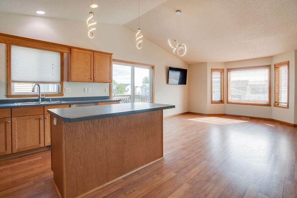 2007 twin home for sale at 4793 HARVEST Drive S in Fargo, ND — 3 bed, 2 bath (photo 12 of 35)