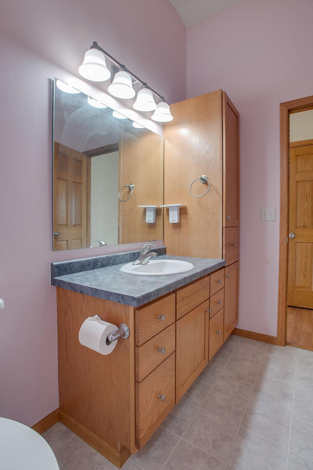2007 twin home for sale at 4793 HARVEST Drive S in Fargo, ND — 3 bed, 2 bath (photo 20 of 35)