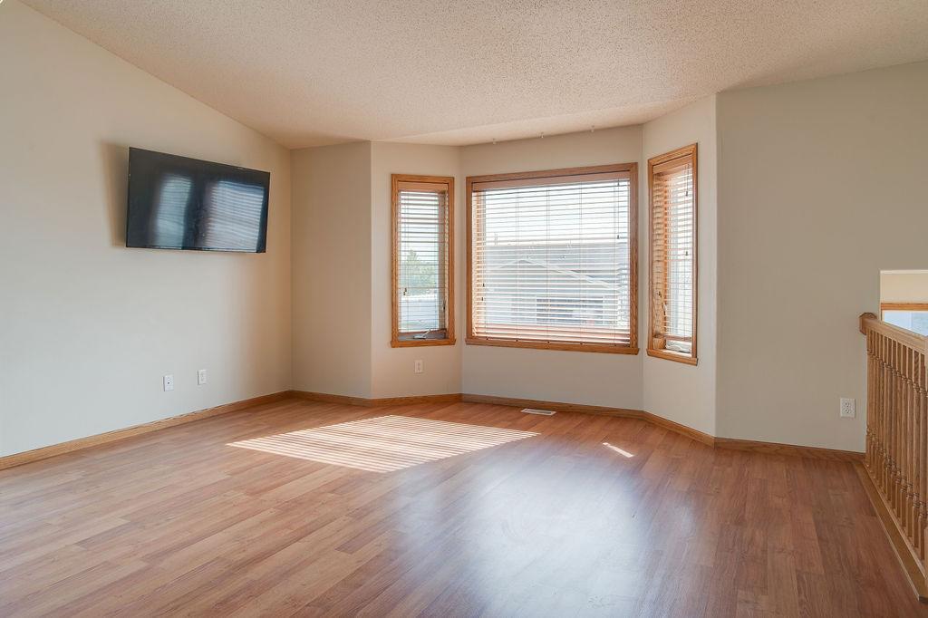 2007 twin home for sale at 4793 HARVEST Drive S in Fargo, ND — 3 bed, 2 bath (photo 7 of 35)