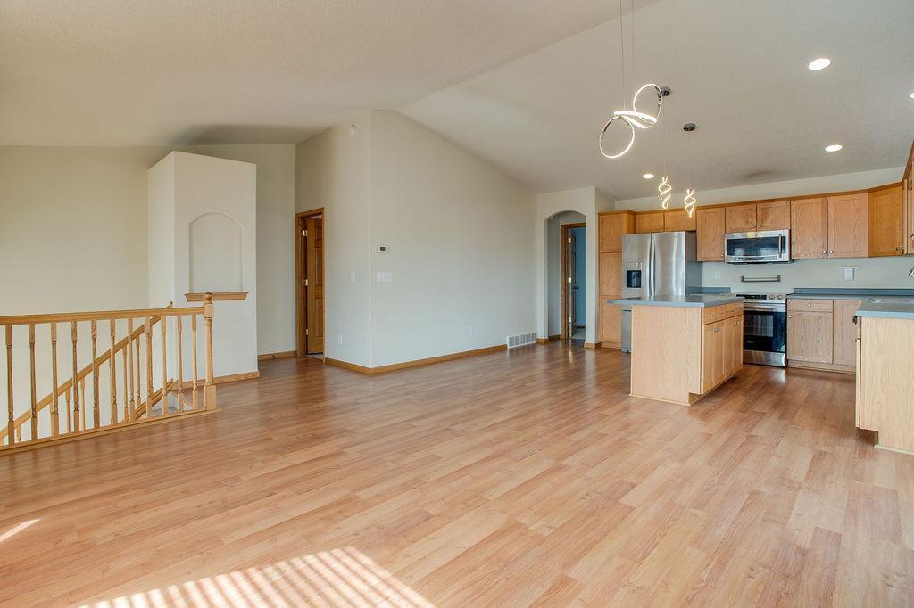 2007 twin home for sale at 4793 HARVEST Drive S in Fargo, ND — 3 bed, 2 bath (photo 8 of 35)