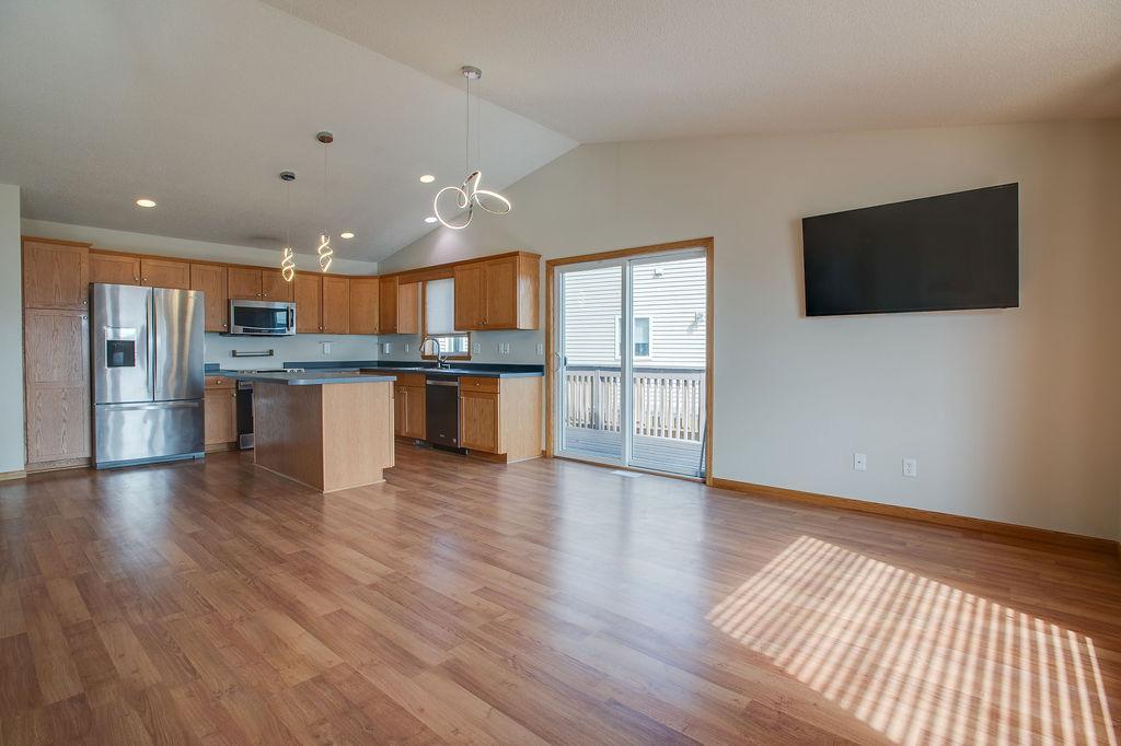 2007 twin home for sale at 4793 HARVEST Drive S in Fargo, ND — 3 bed, 2 bath (photo 9 of 35)