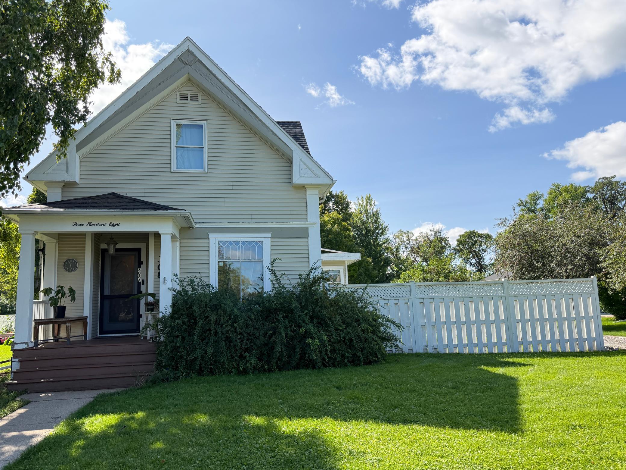 1909 single family home for sale at 308 Center Street E in Roseau, MN — 2 bed, 2 bath (photo 21 of 24)