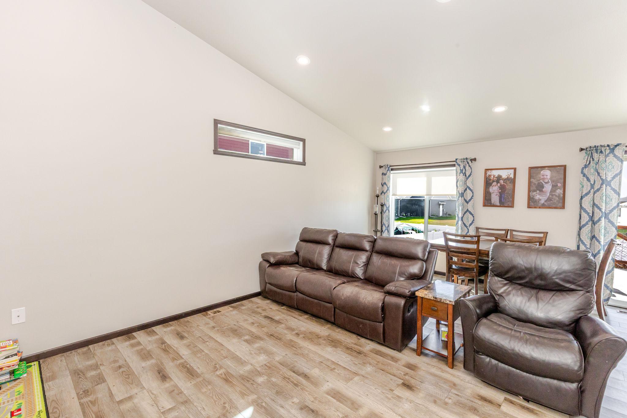 2018 single family home for sale at 8081 GOLDFINCH Drive in Horace, ND — 3 bed, 3 bath (photo 14 of 52)