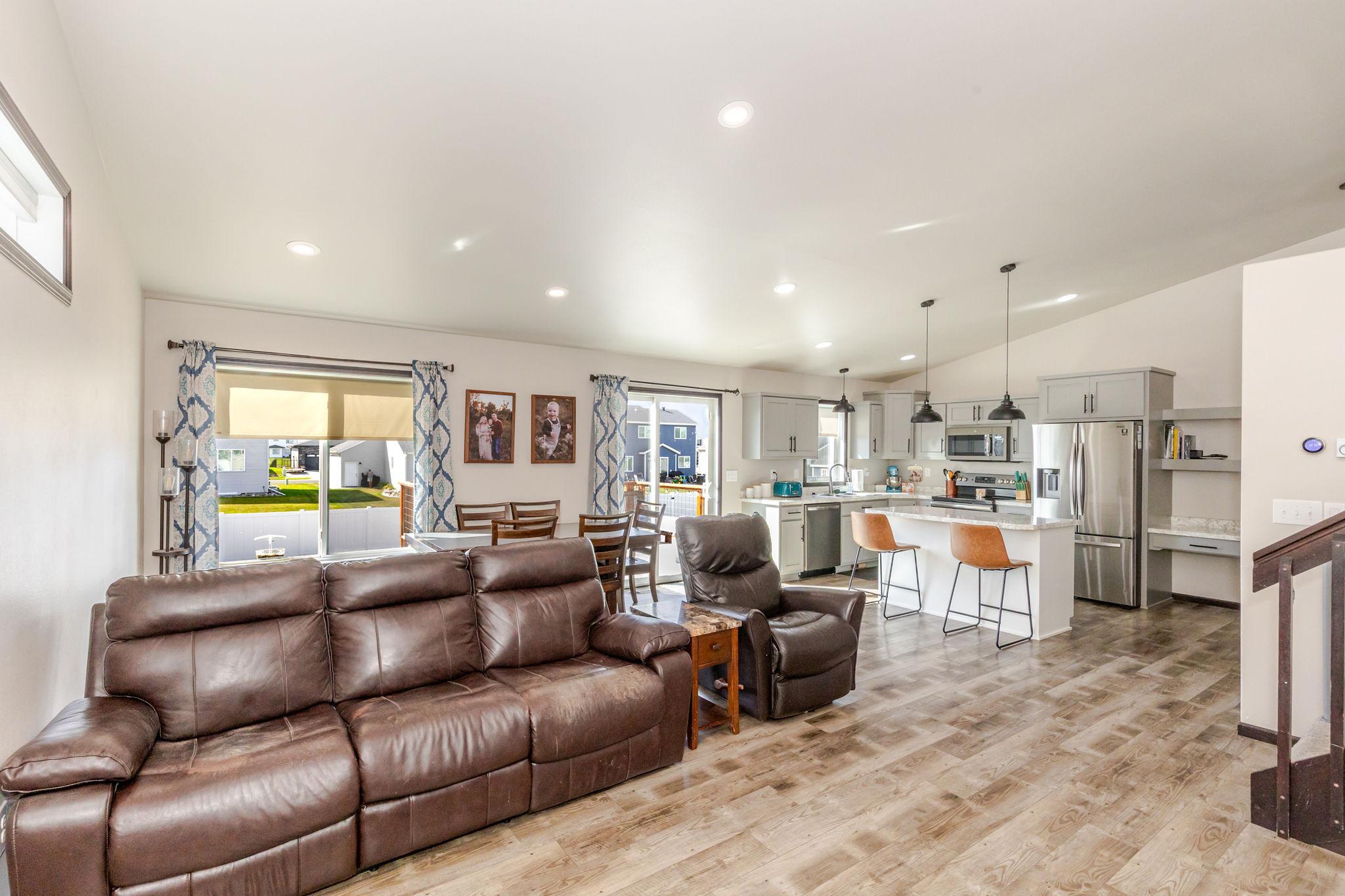 2018 single family home for sale at 8081 GOLDFINCH Drive in Horace, ND — 3 bed, 3 bath (photo 15 of 52)