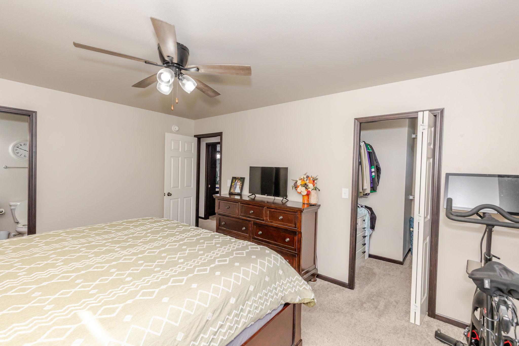 2018 single family home for sale at 8081 GOLDFINCH Drive in Horace, ND — 3 bed, 3 bath (photo 18 of 52)