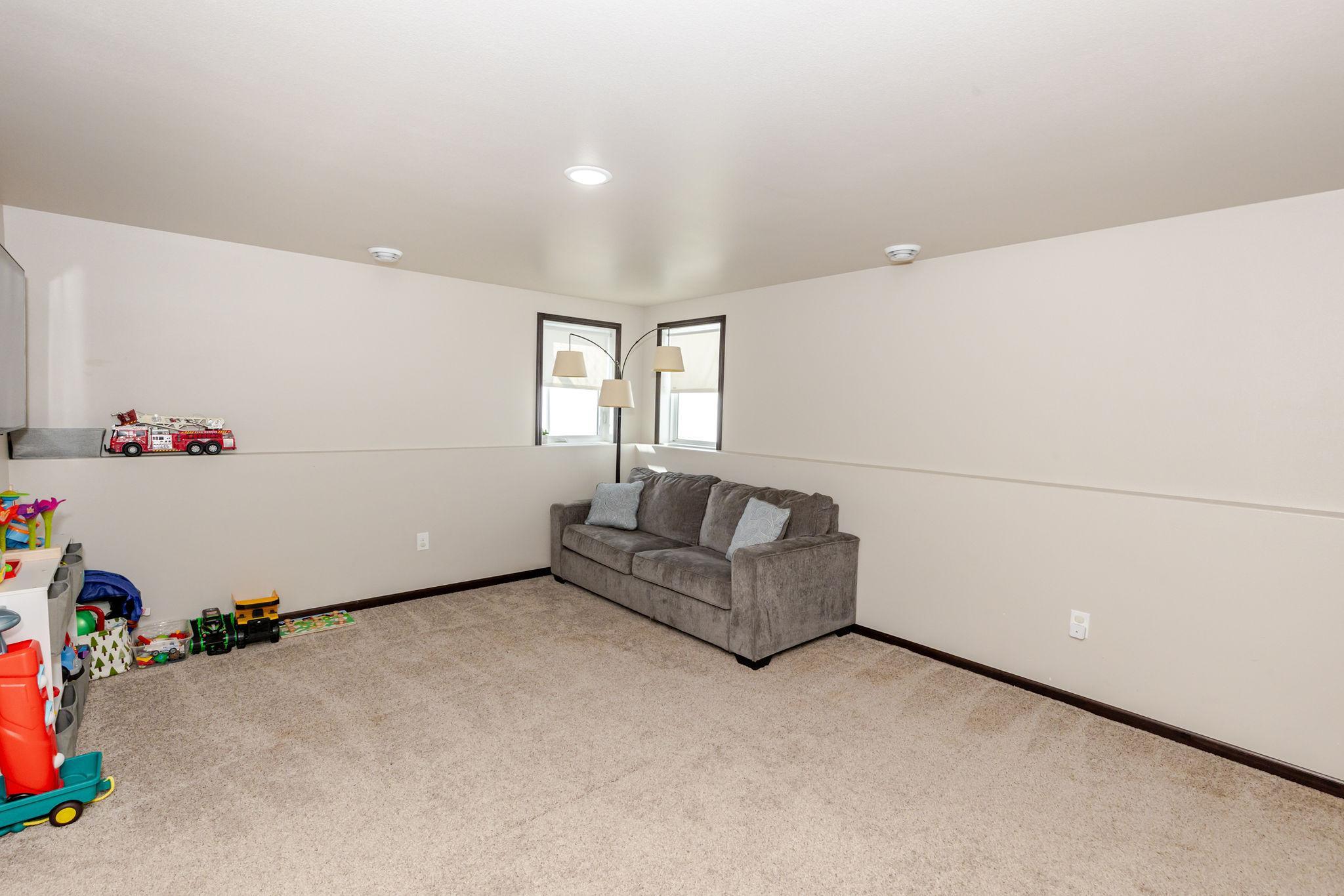 2018 single family home for sale at 8081 GOLDFINCH Drive in Horace, ND — 3 bed, 3 bath (photo 38 of 52)