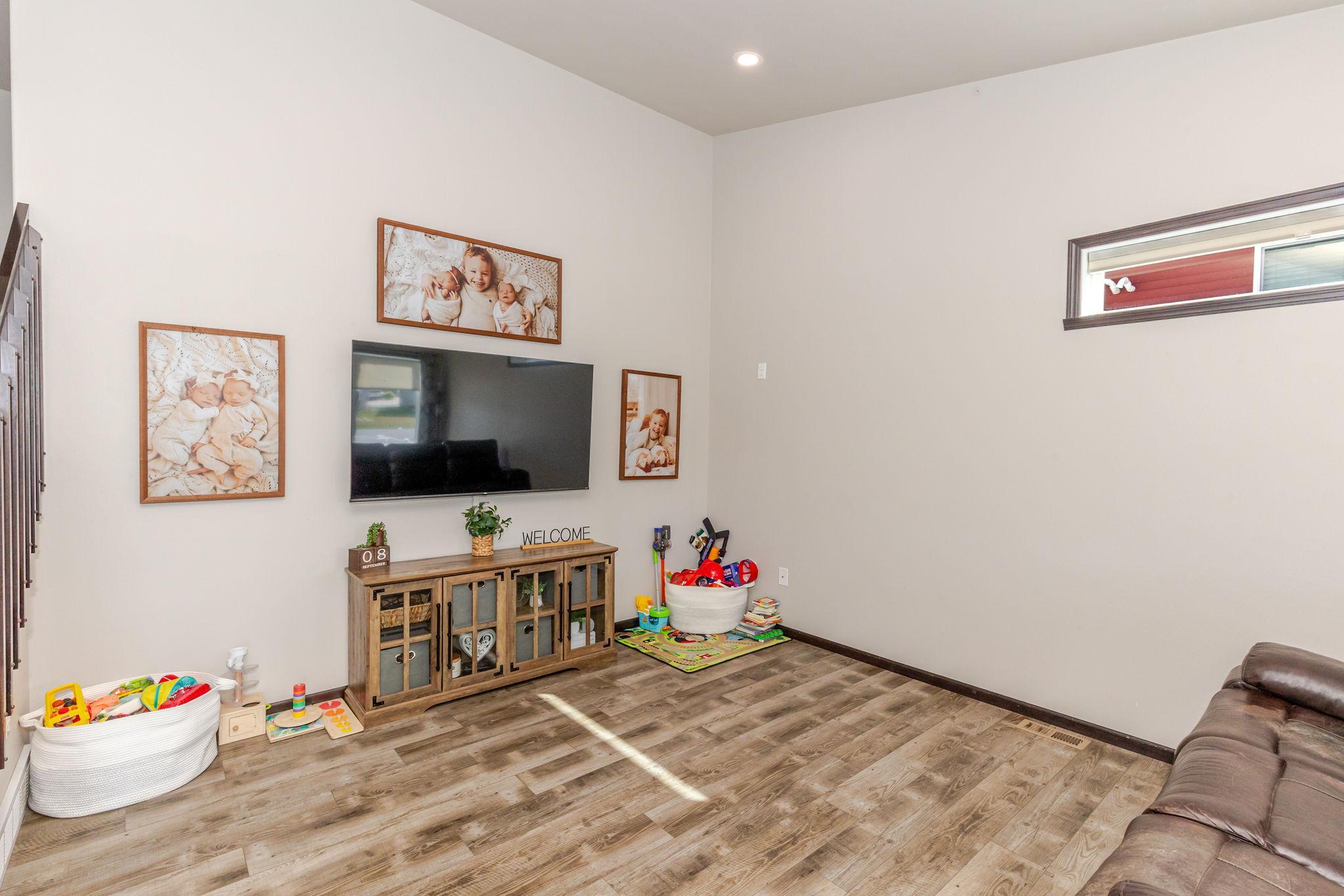 2018 single family home for sale at 8081 GOLDFINCH Drive in Horace, ND — 3 bed, 3 bath (photo 10 of 52)