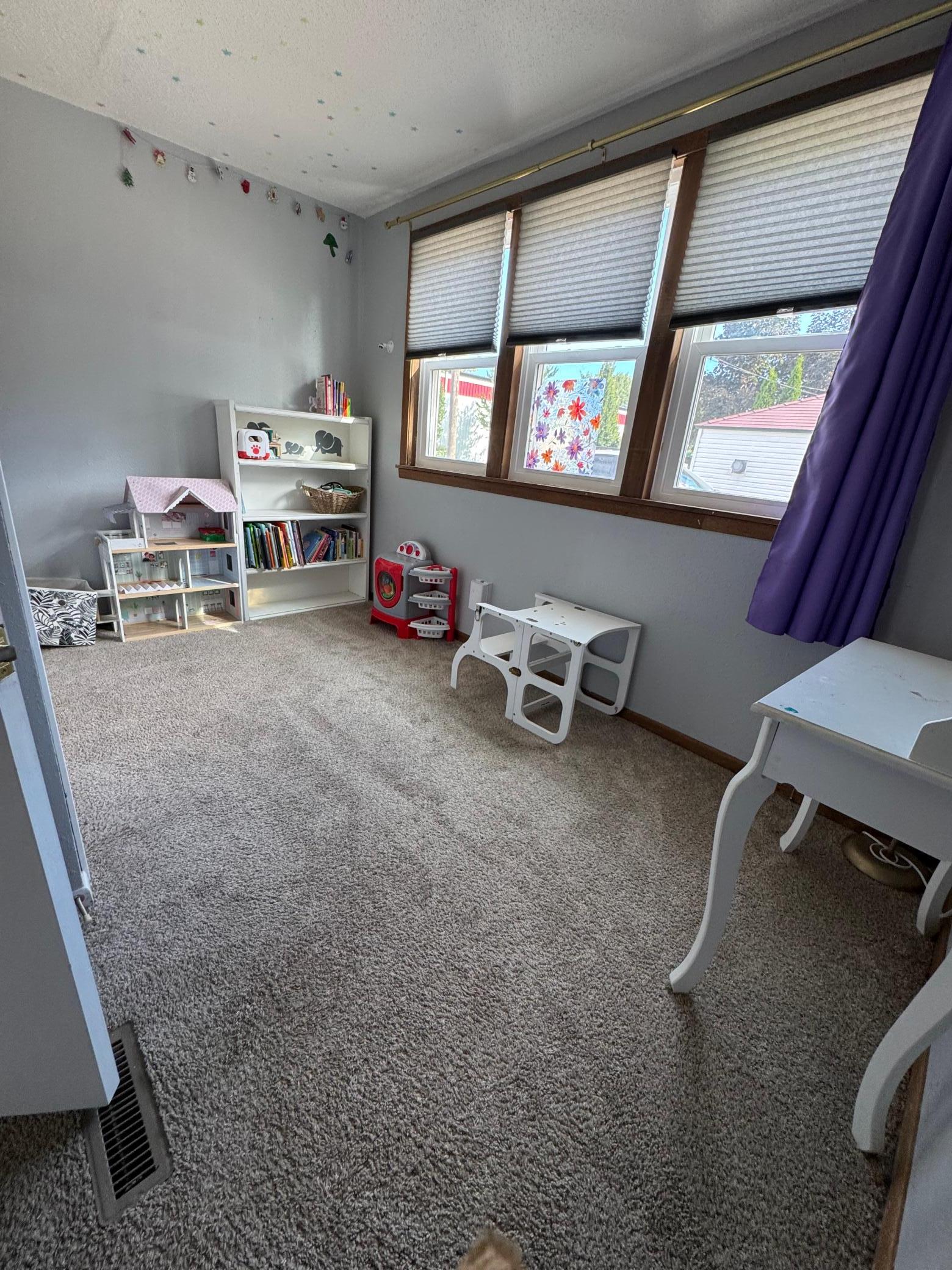1900 single family home for sale at 219 16th Street N in Moorhead, MN — 3 bed, 1 bath (photo 12 of 24)