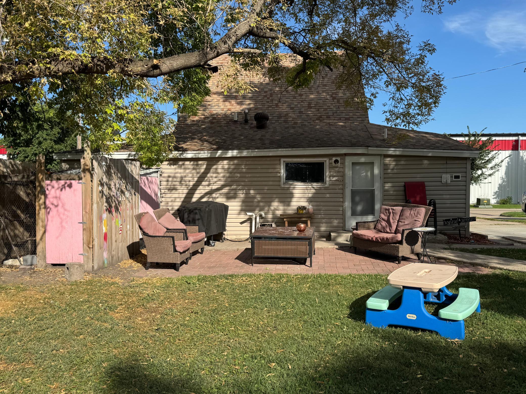 1900 single family home for sale at 219 16th Street N in Moorhead, MN — 3 bed, 1 bath (photo 14 of 24)