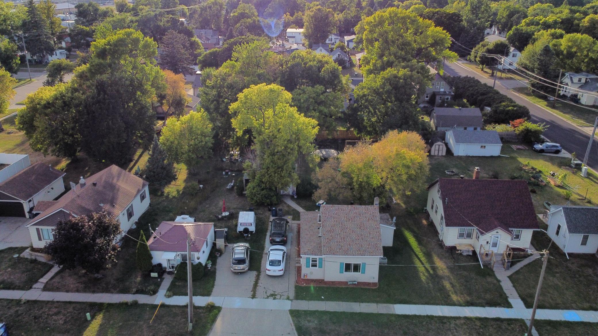 1900 single family home for sale at 219 16th Street N in Moorhead, MN — 3 bed, 1 bath (photo 5 of 24)