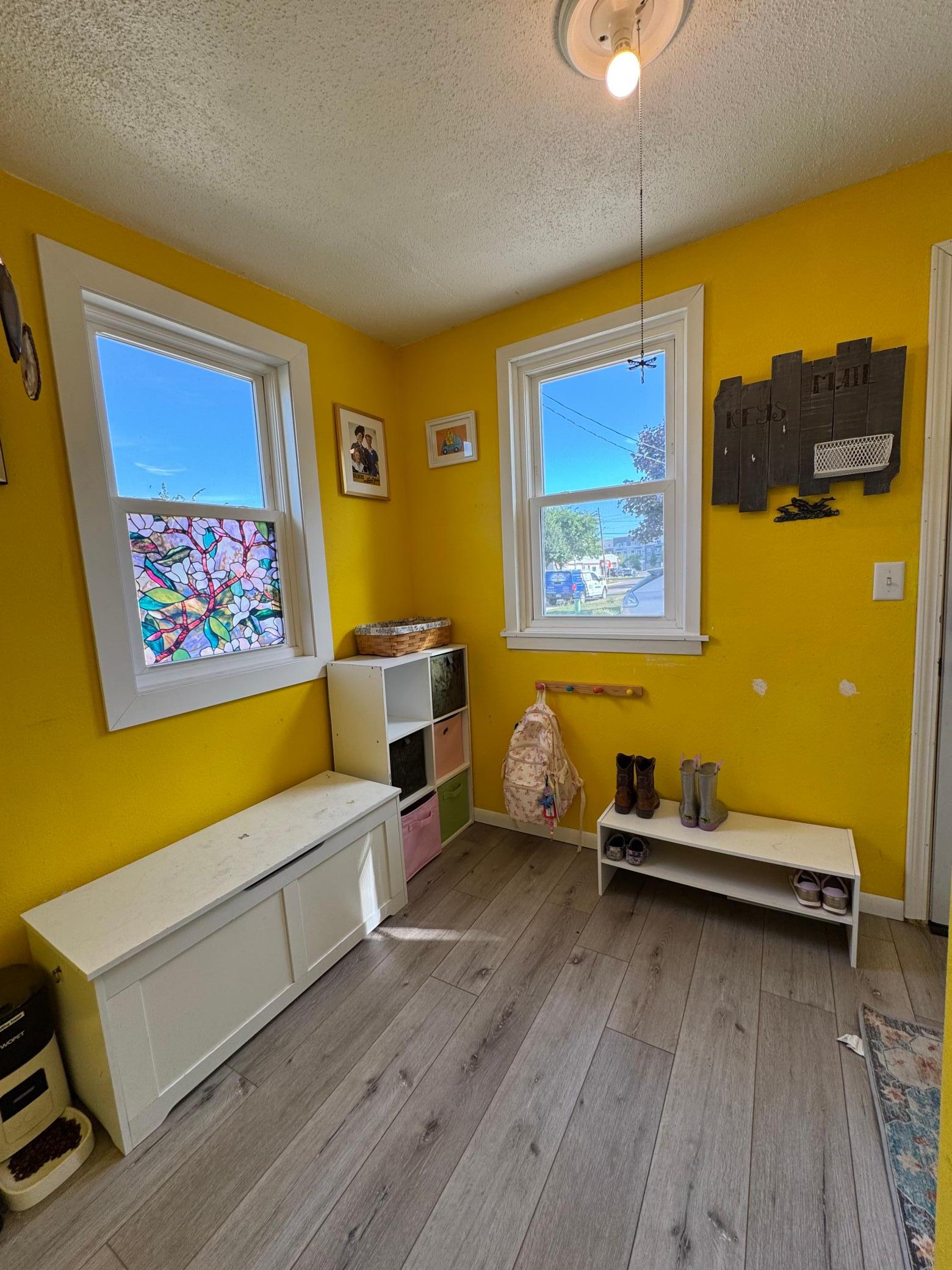 1900 single family home for sale at 219 16th Street N in Moorhead, MN — 3 bed, 1 bath (photo 7 of 24)