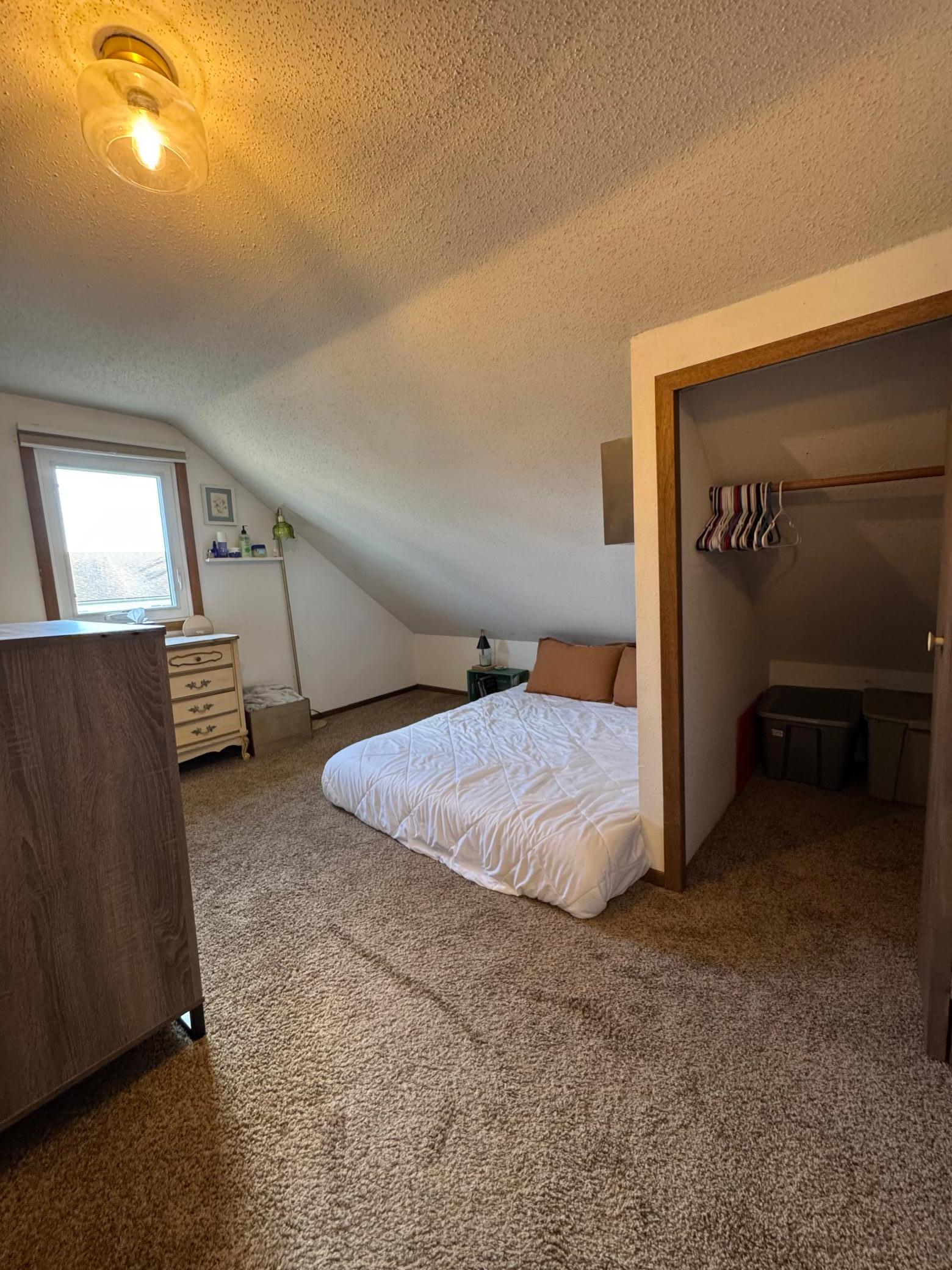 1900 single family home for sale at 219 16th Street N in Moorhead, MN — 3 bed, 1 bath (photo 9 of 24)