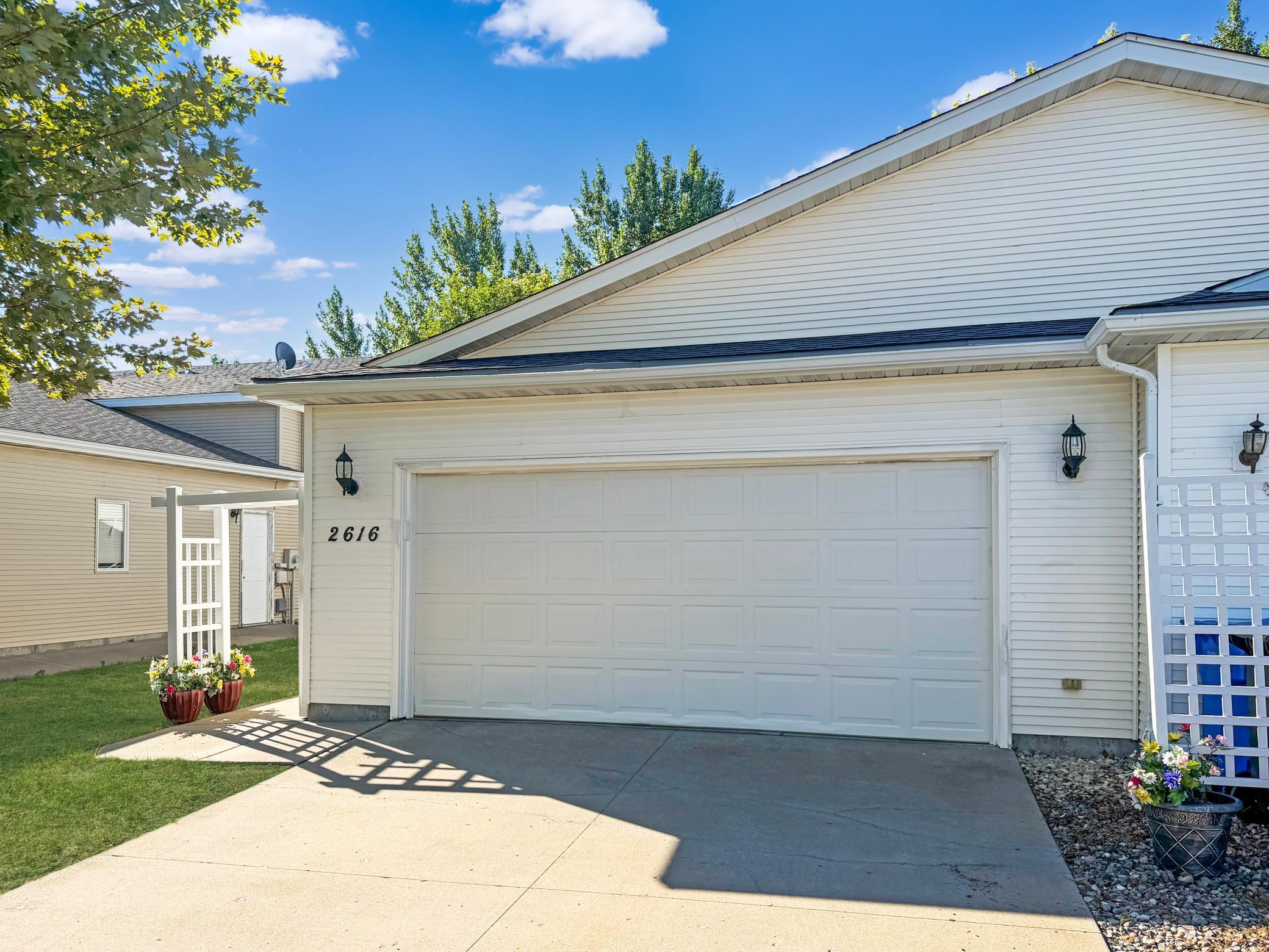 1994 twin home for sale at 2616 35th Avenue S in Fargo, ND — 3 bed, 2 bath (photo 2 of 3)