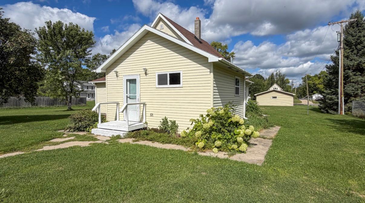 1930 single family home for sale at 356 Oak Street in Gonvick, MN — 3 bed, 2 bath (photo 3 of 24)
