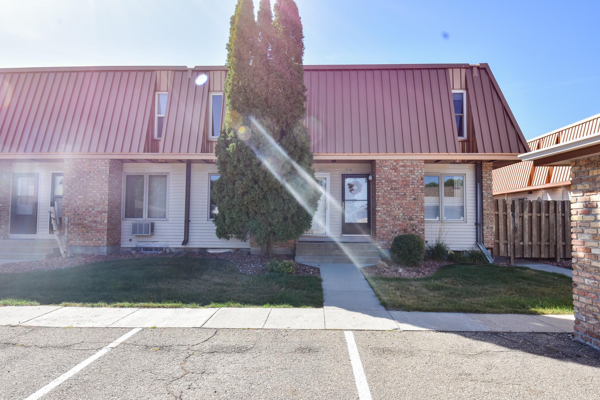 1977 condo for sale at 321 12 1/2 Avenue E in West Fargo, ND — 2 bed, 3 bath