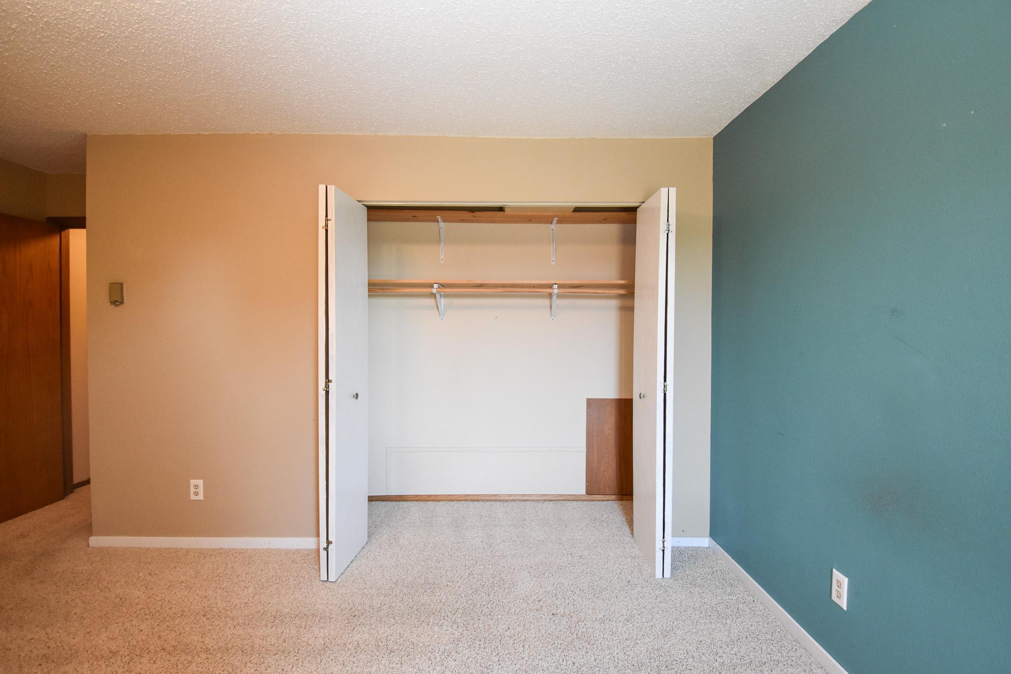 1977 condo for sale at 321 12 1/2 Avenue E in West Fargo, ND — 2 bed, 3 bath (photo 11 of 26)