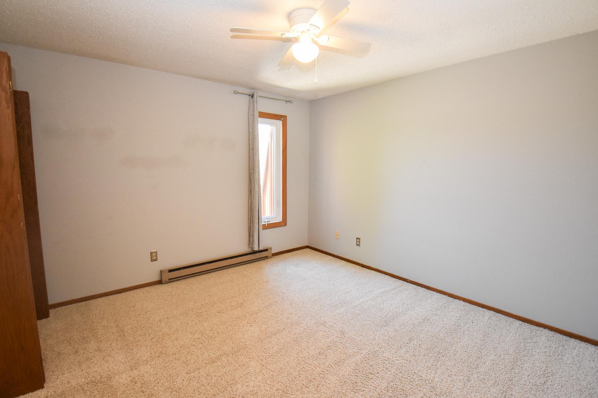1977 condo for sale at 321 12 1/2 Avenue E in West Fargo, ND — 2 bed, 3 bath (photo 12 of 26)