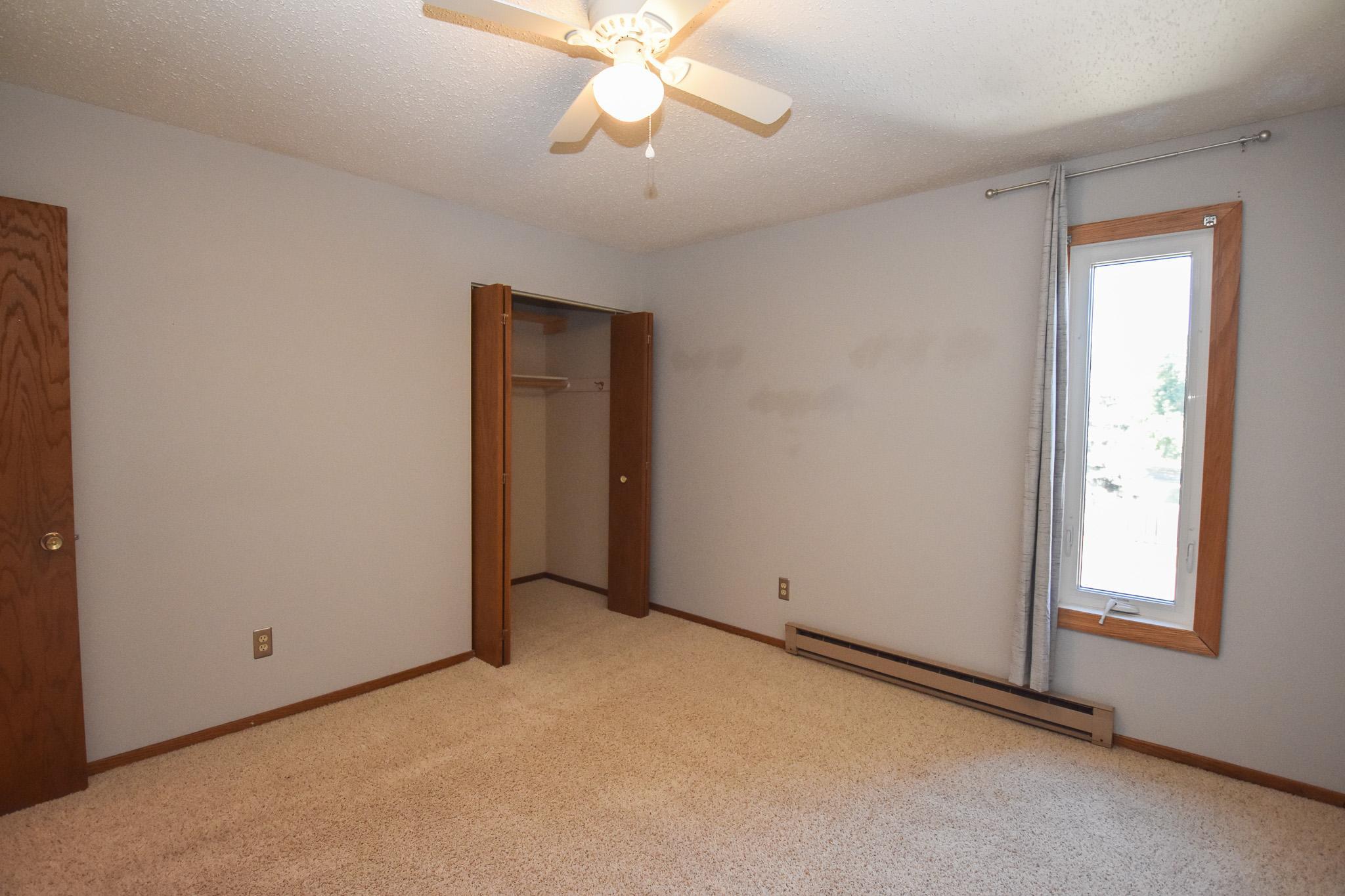 1977 condo for sale at 321 12 1/2 Avenue E in West Fargo, ND — 2 bed, 3 bath (photo 13 of 26)