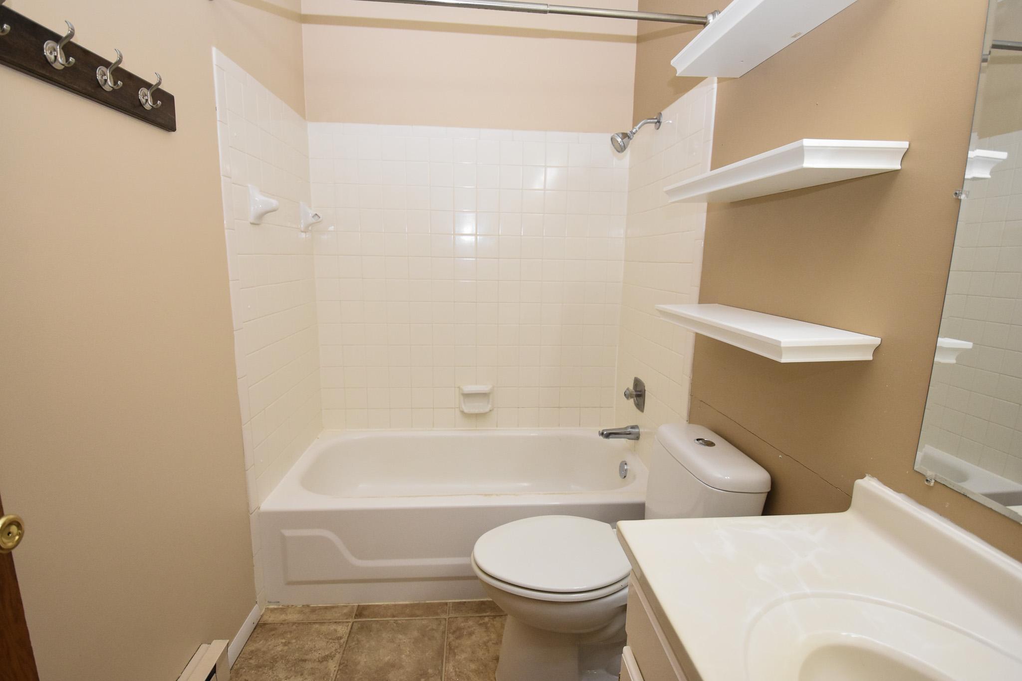1977 condo for sale at 321 12 1/2 Avenue E in West Fargo, ND — 2 bed, 3 bath (photo 14 of 26)