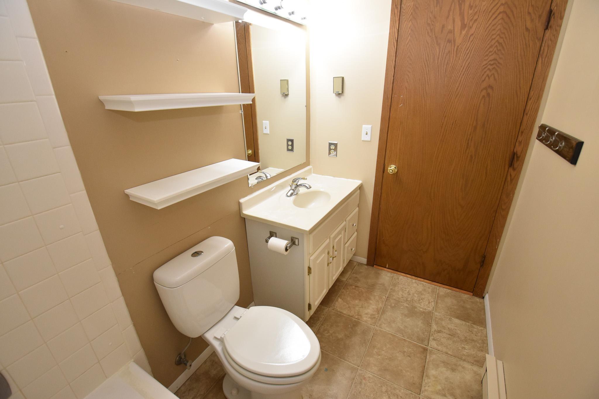 1977 condo for sale at 321 12 1/2 Avenue E in West Fargo, ND — 2 bed, 3 bath (photo 15 of 26)