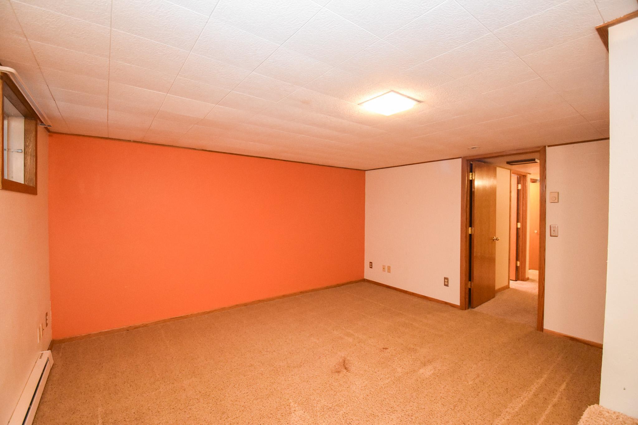 1977 condo for sale at 321 12 1/2 Avenue E in West Fargo, ND — 2 bed, 3 bath (photo 16 of 26)