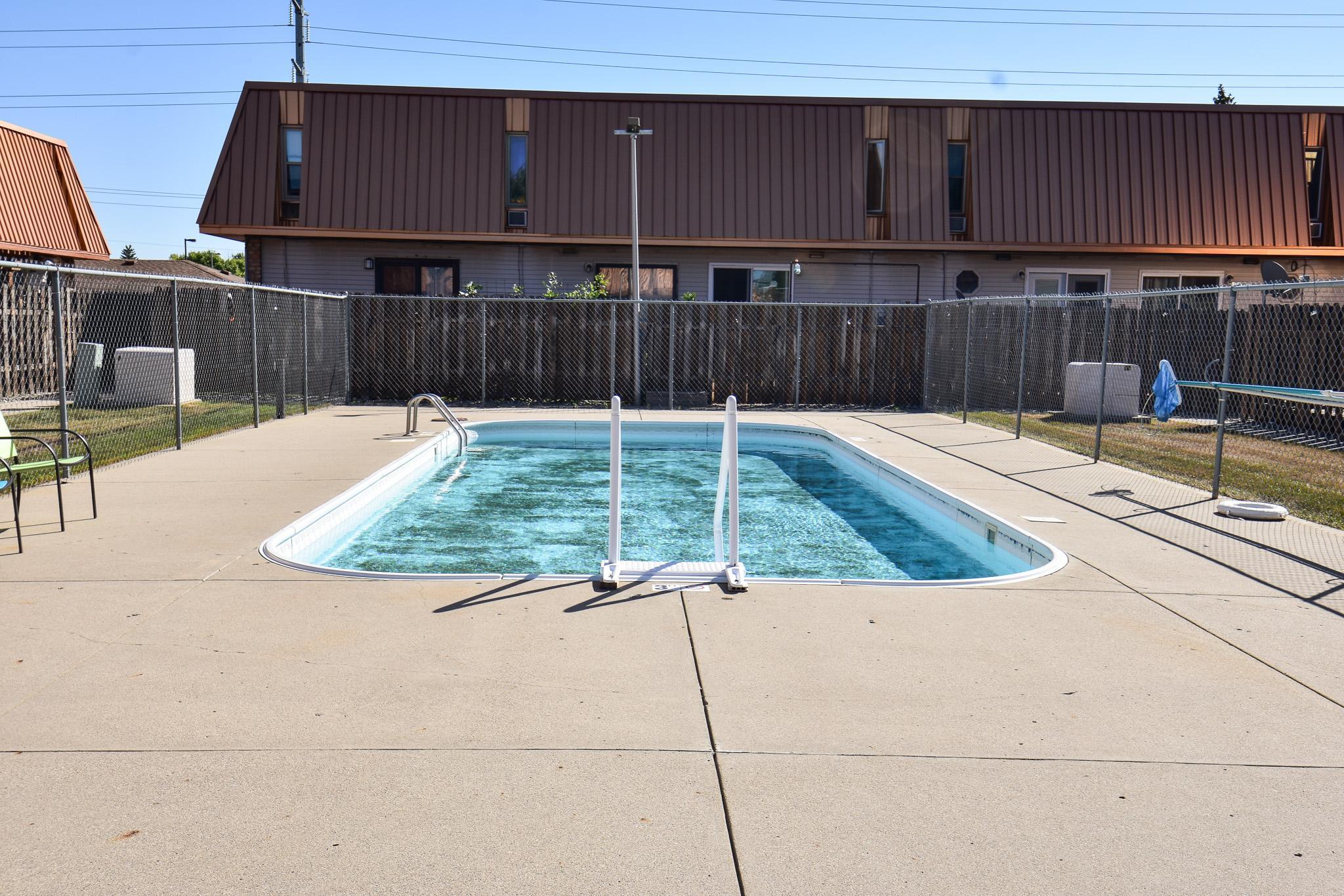 1977 condo for sale at 321 12 1/2 Avenue E in West Fargo, ND — 2 bed, 3 bath (photo 25 of 26)