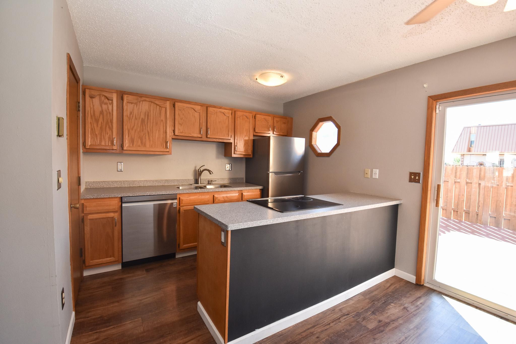 1977 condo for sale at 321 12 1/2 Avenue E in West Fargo, ND — 2 bed, 3 bath (photo 6 of 26)