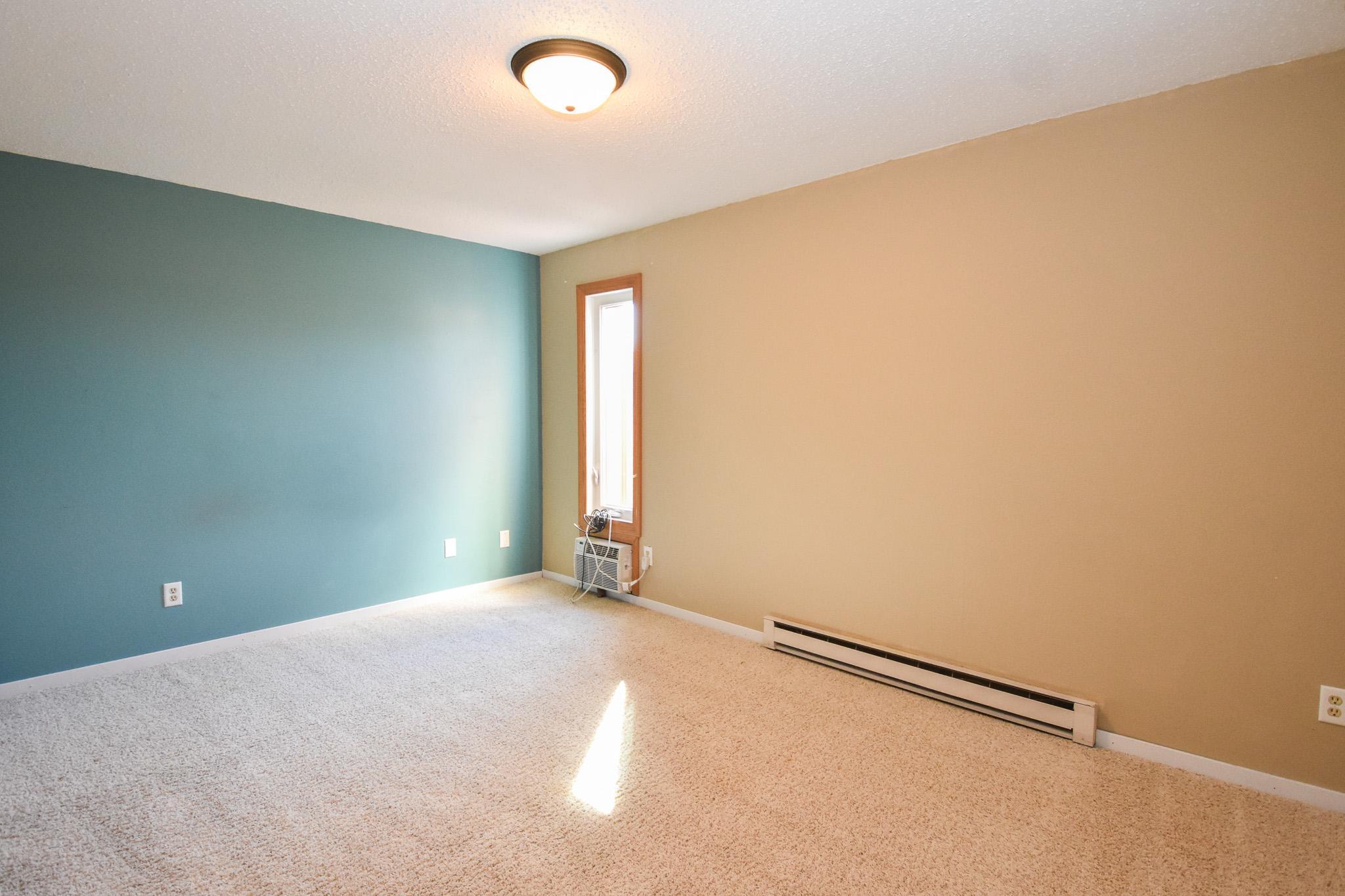 1977 condo for sale at 321 12 1/2 Avenue E in West Fargo, ND — 2 bed, 3 bath (photo 9 of 26)